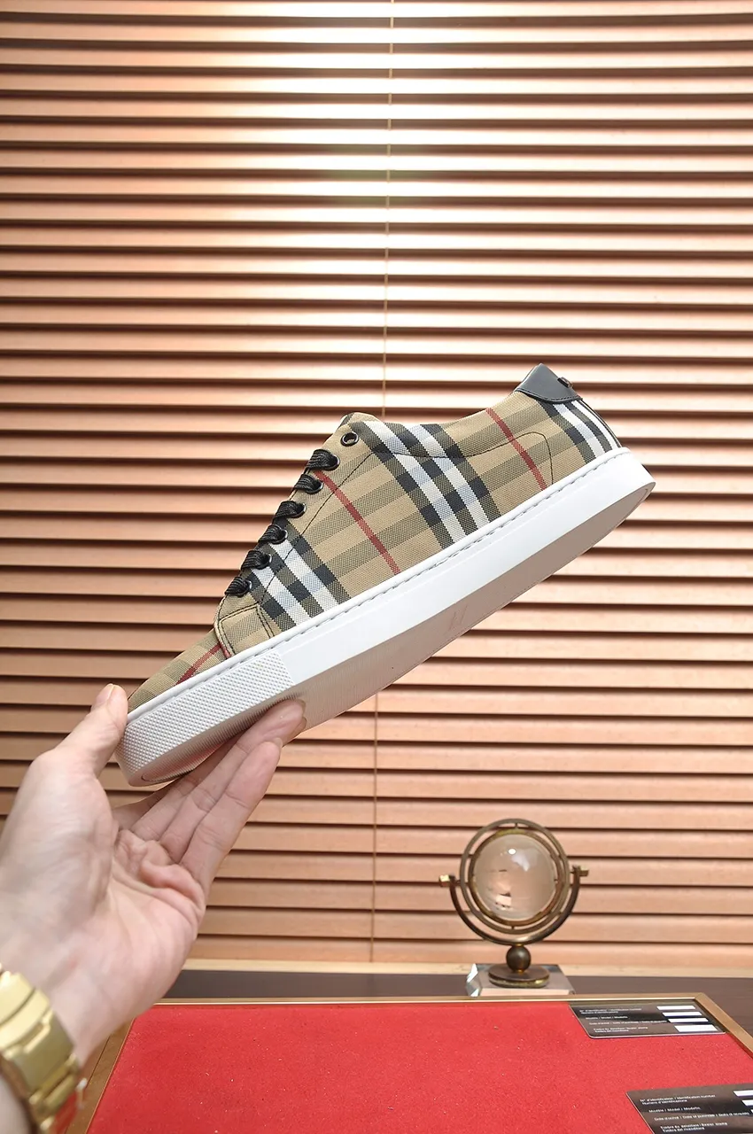 Men's shoes💰480💶[Burberry] (cowhide lining) classic low-top sneakers｜Imported cowhide with classic plaid fabric｜Cow leather lining｜Original outsole｜Fine workmanship and comfortable to wear Size: 38-44 (customized at 45)